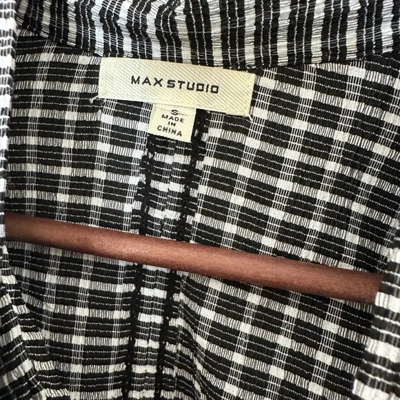 Max Studio Self Tie V neck Blouse, size Small - Picture 5 of 7